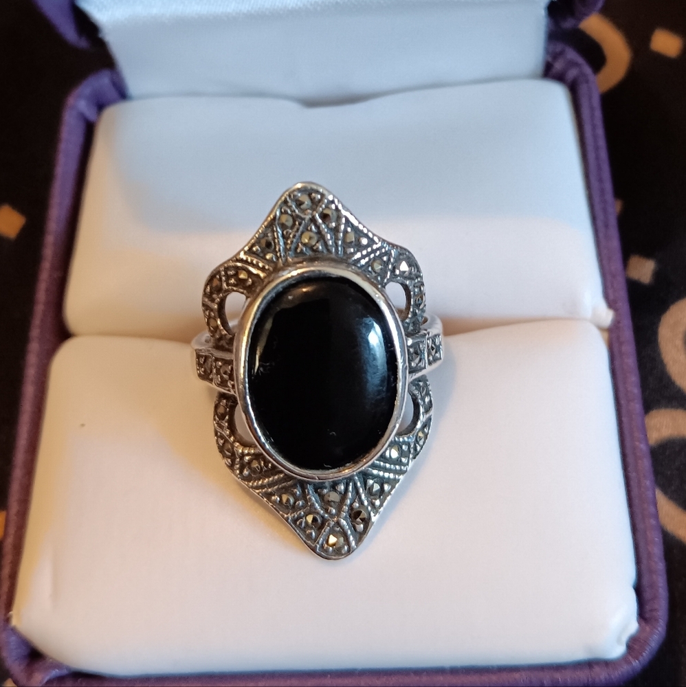 Elegant Sterling Marcasite And Onyx Ring